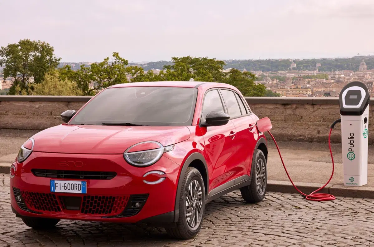 Fiat 600: ora è ufficiale, sarà 100% elettrica e anche ibrida [VIDEO] (12)