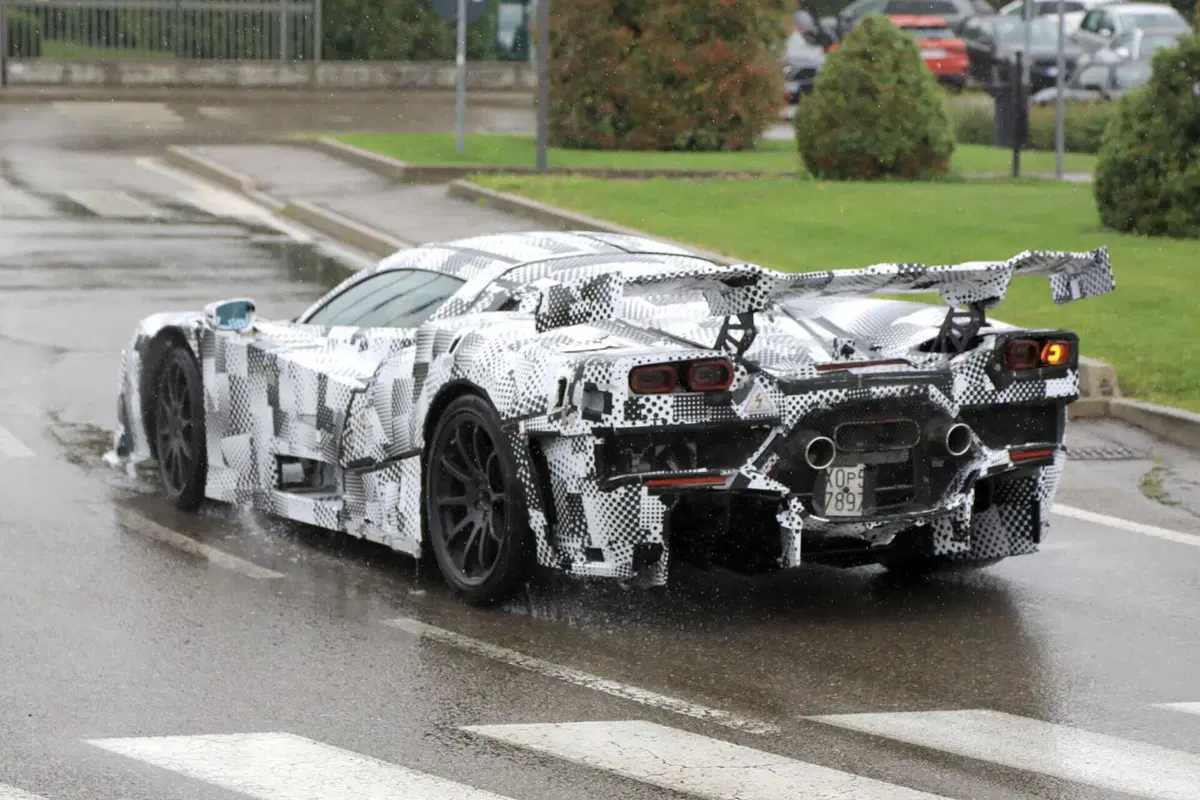 Ferrari F250, ecco l’Hypercar più cattiva di sempre [Foto Spia] (12)