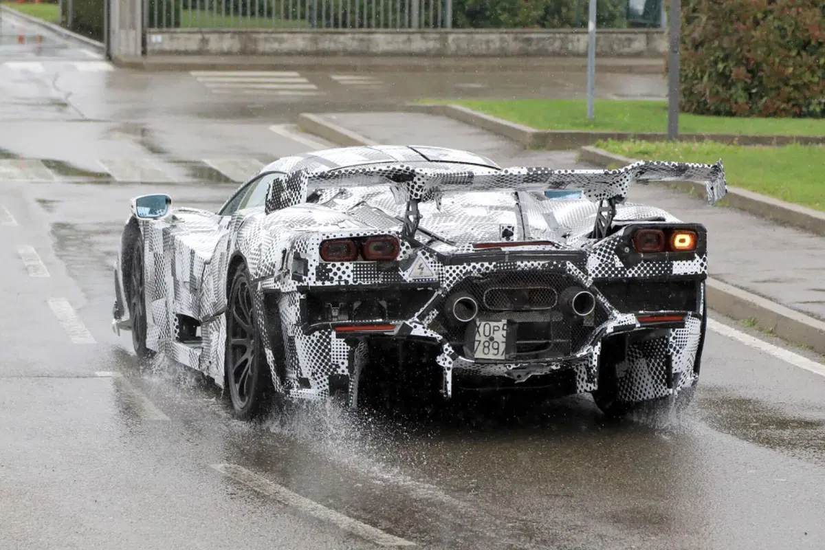 Ferrari F250, ecco l’Hypercar più cattiva di sempre [Foto Spia] (13)
