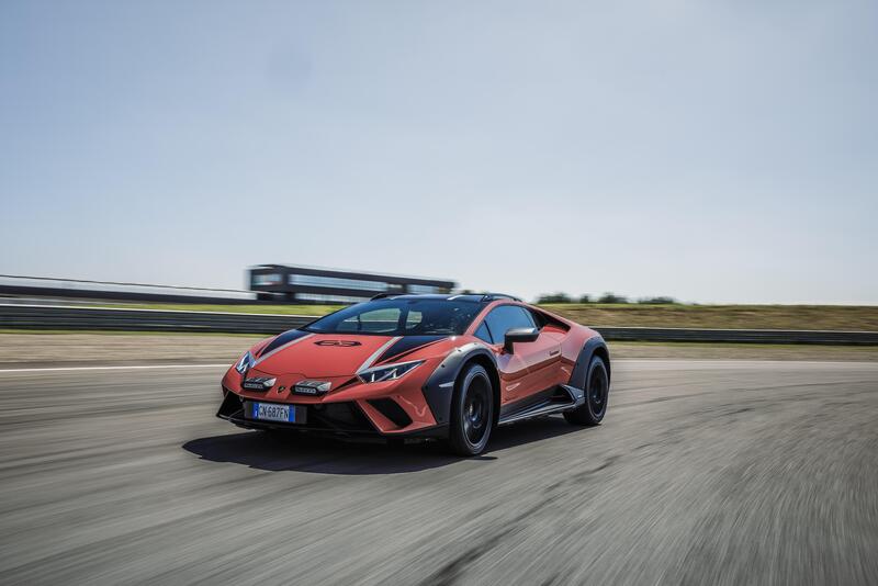 Lamborghini Huracan Sterrato: tripla prova, pista, offroad, sabbia [VIDEO]