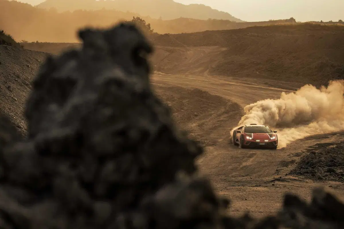 Lamborghini Huracan Sterrato: tripla prova, pista, offroad, sabbia [VIDEO] (6)