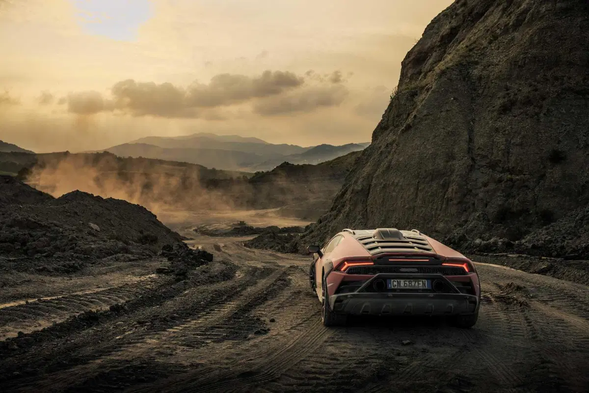Lamborghini Huracan Sterrato: tripla prova, pista, offroad, sabbia [VIDEO] (9)