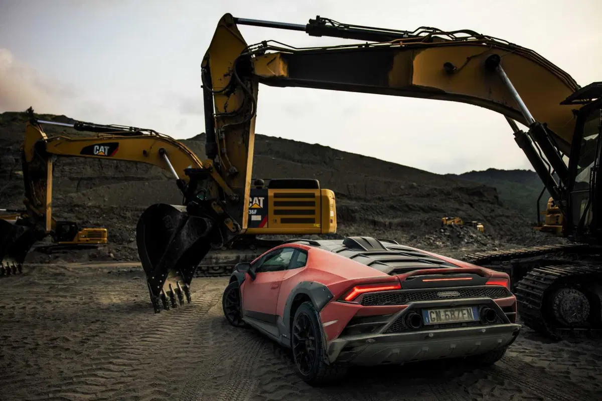 Lamborghini Huracan Sterrato: tripla prova, pista, offroad, sabbia [VIDEO] (11)