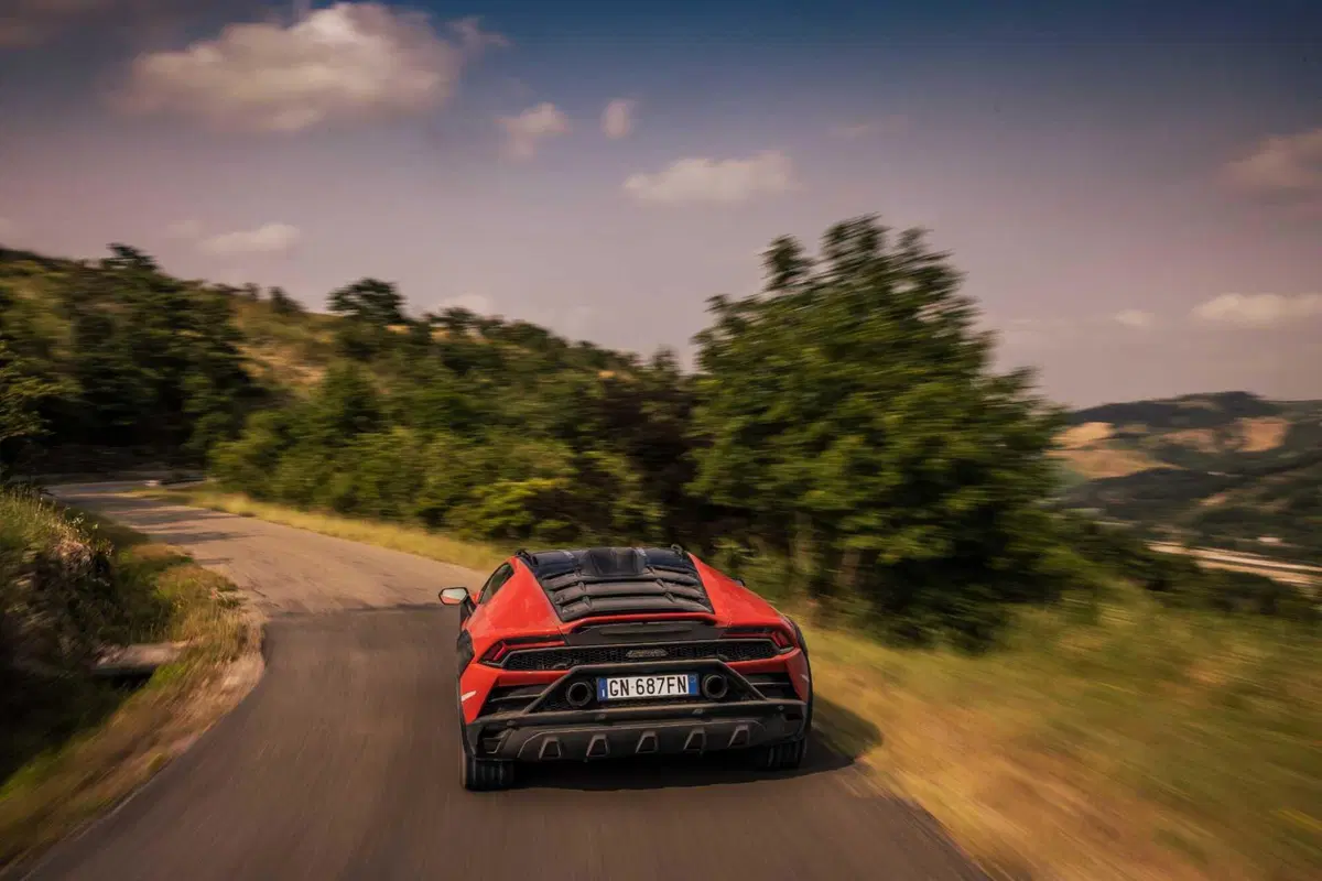 Lamborghini Huracan Sterrato: tripla prova, pista, offroad, sabbia [VIDEO] (15)
