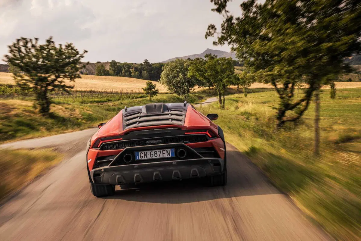 Lamborghini Huracan Sterrato: tripla prova, pista, offroad, sabbia [VIDEO] (16)