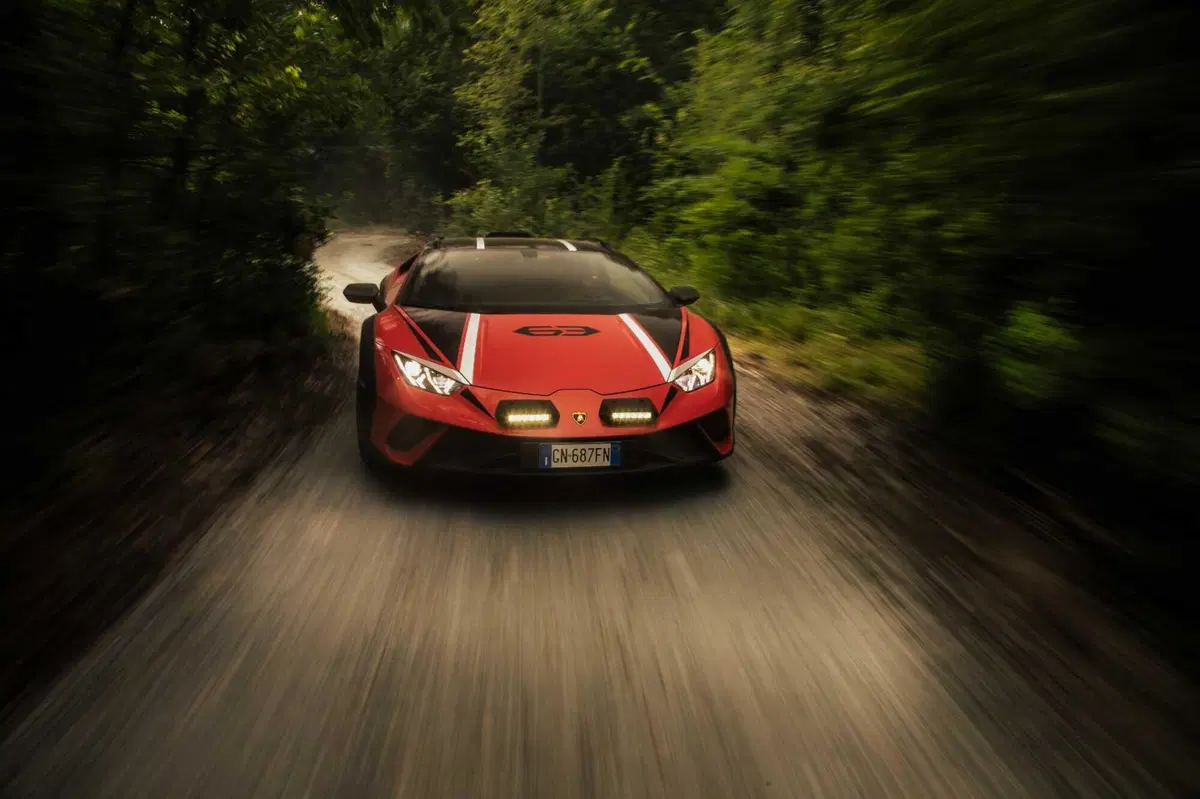 Lamborghini Huracan Sterrato: tripla prova, pista, offroad, sabbia [VIDEO] (18)
