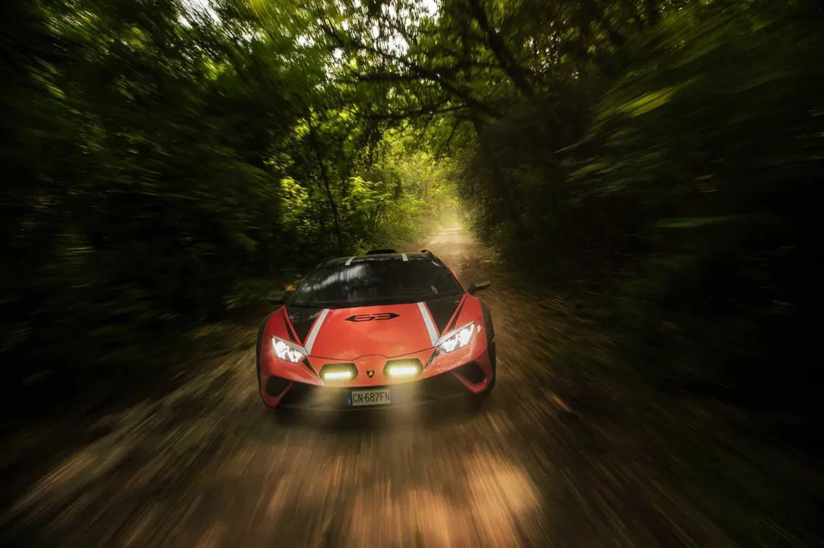 Lamborghini Huracan Sterrato: tripla prova, pista, offroad, sabbia [VIDEO] (20)