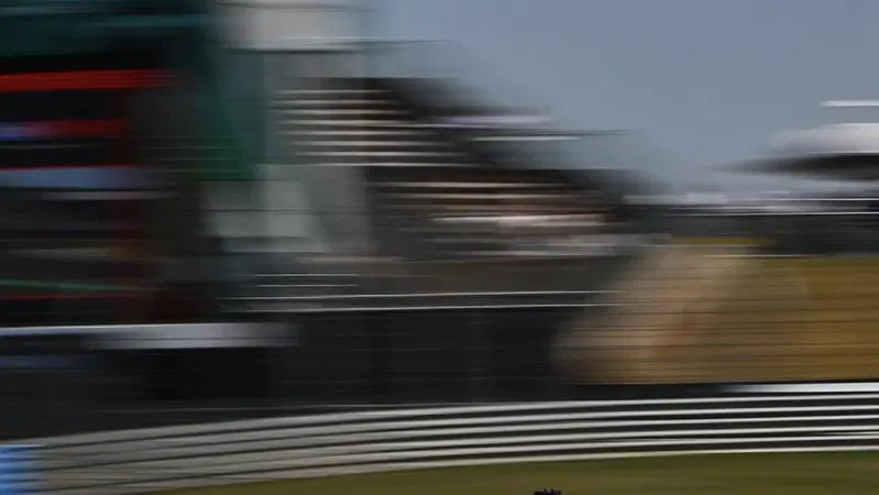F1 GP Gran Bretagna 2023, Risultati FP2: Verstappen 1&deg; davanti a Sainz e Albon. Ferma ai box la Ferrari di Leclerc