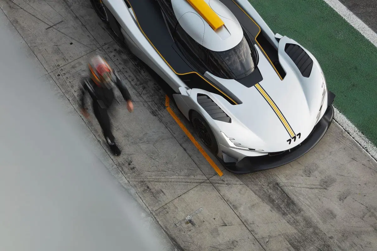 777 Hypercar, nella Lounge 777 Motors a Monza arriva la versione definitiva (4)
