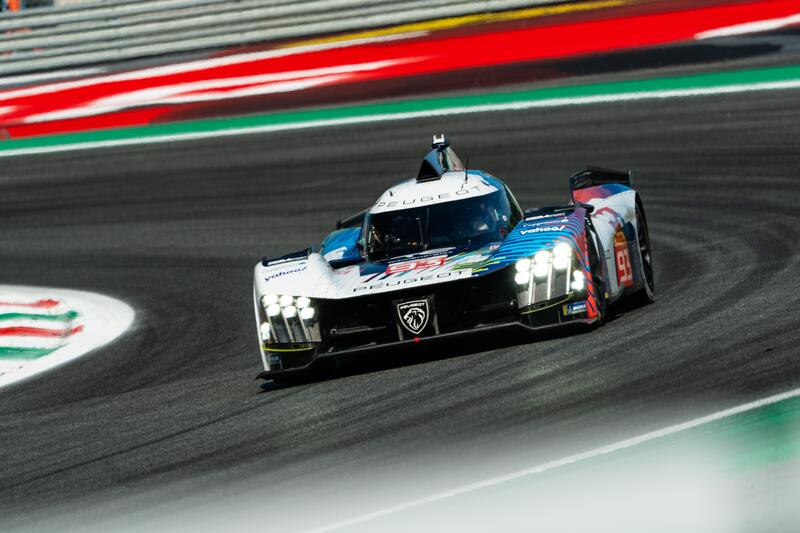 La Peugeot 9X8 in pista a Monza