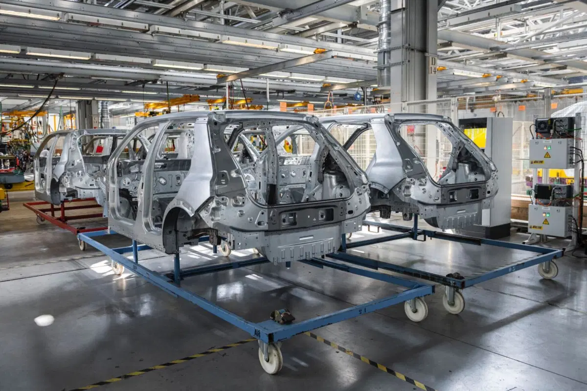 Renault R5: la produzione della nuova elettrica è iniziata  (4)