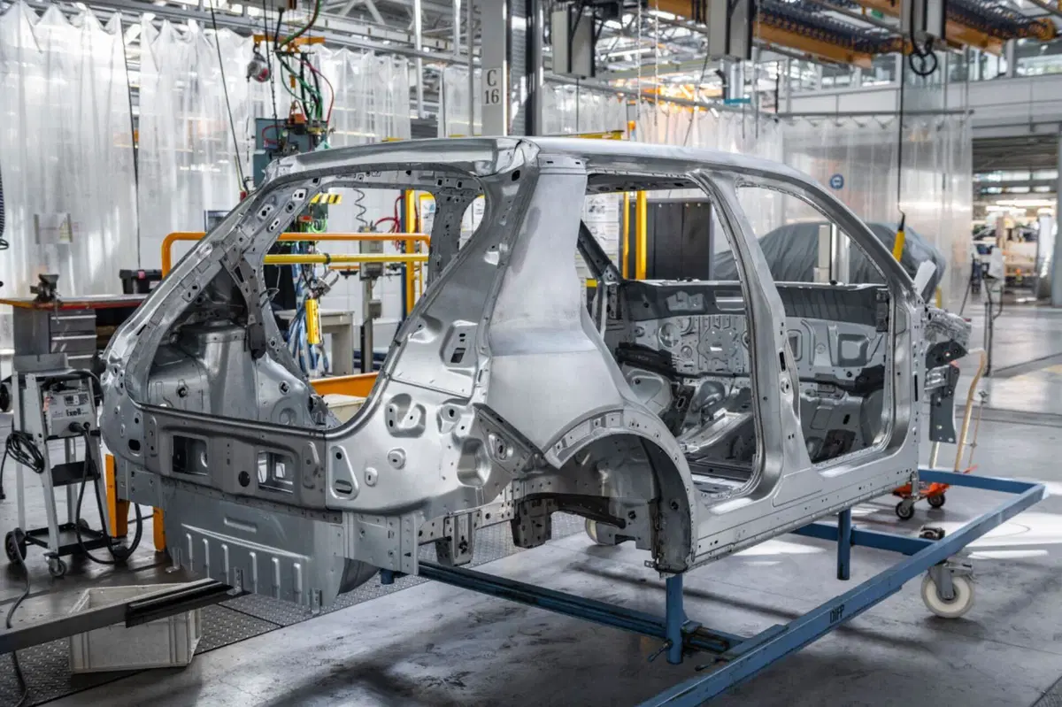 Renault R5: la produzione della nuova elettrica è iniziata  (5)