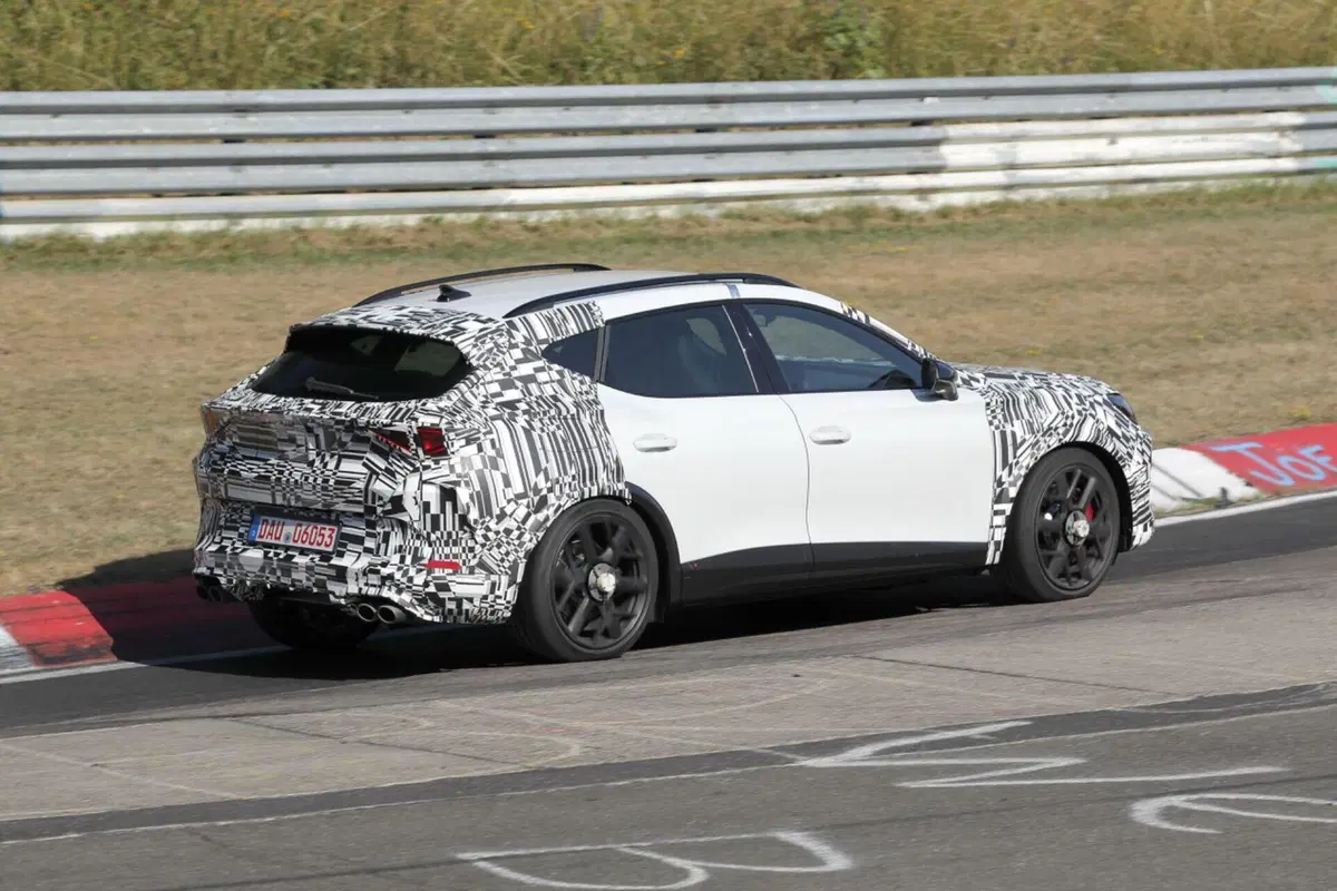 Cupra Formentor: il nuovo facelift arriva nel 2024 [Foto Spia] (8)