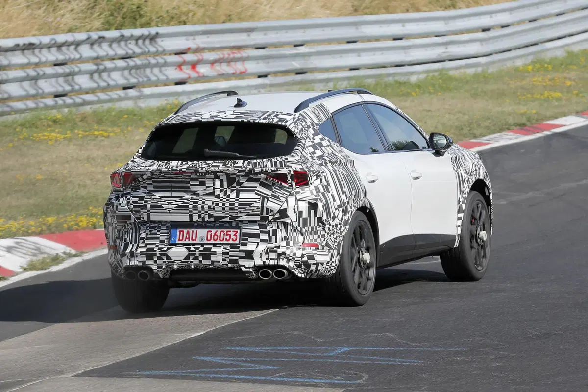 Cupra Formentor: il nuovo facelift arriva nel 2024 [Foto Spia] (9)