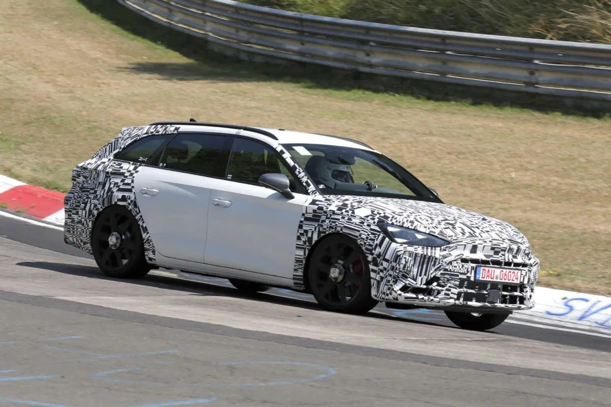 Cupra Leon: ecco il nuovo facelift, arriva nel 2024 [Foto Spia] (2)