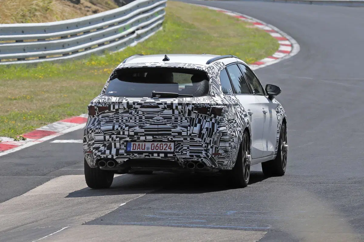 Cupra Leon: ecco il nuovo facelift, arriva nel 2024 [Foto Spia] (3)