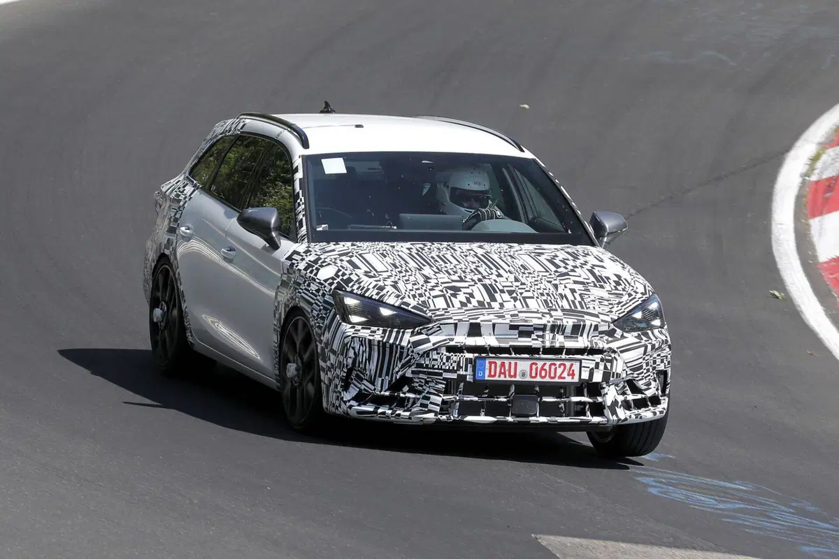 Cupra Leon: ecco il nuovo facelift, arriva nel 2024 [Foto Spia] (5)