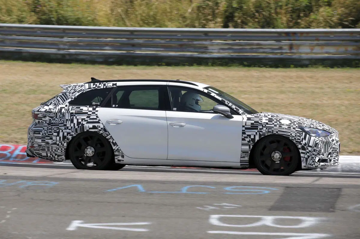 Cupra Leon: ecco il nuovo facelift, arriva nel 2024 [Foto Spia] (7)