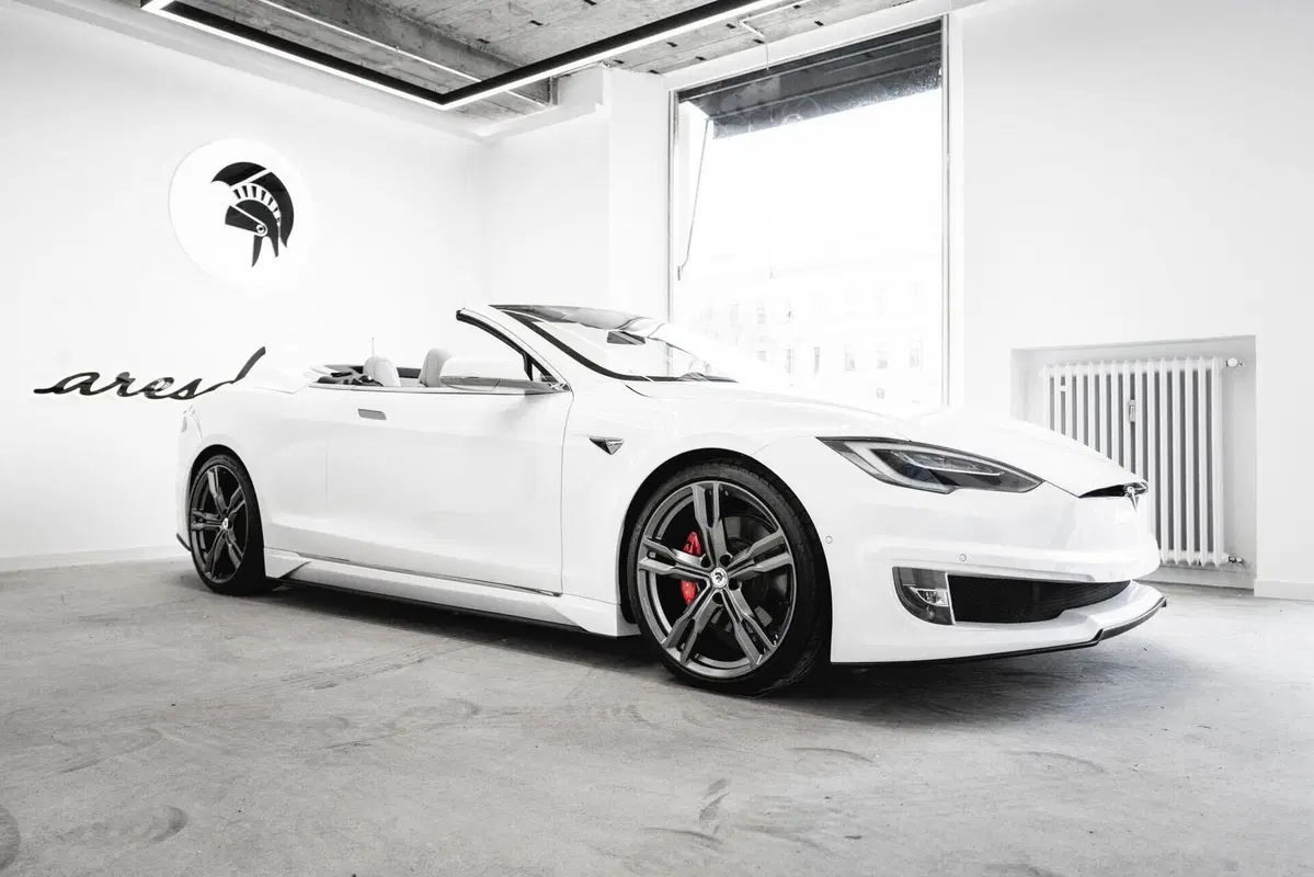 Tesla Model S diventa cabriolet a Modena  (2)
