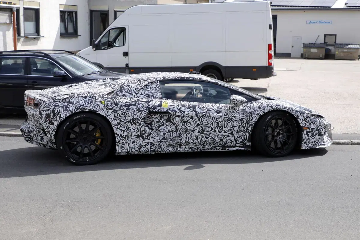 Lamborghini Huracan: ecco la sua erede, sarà ibrida e avrà 1.000 Cv [Foto Spia] (4)
