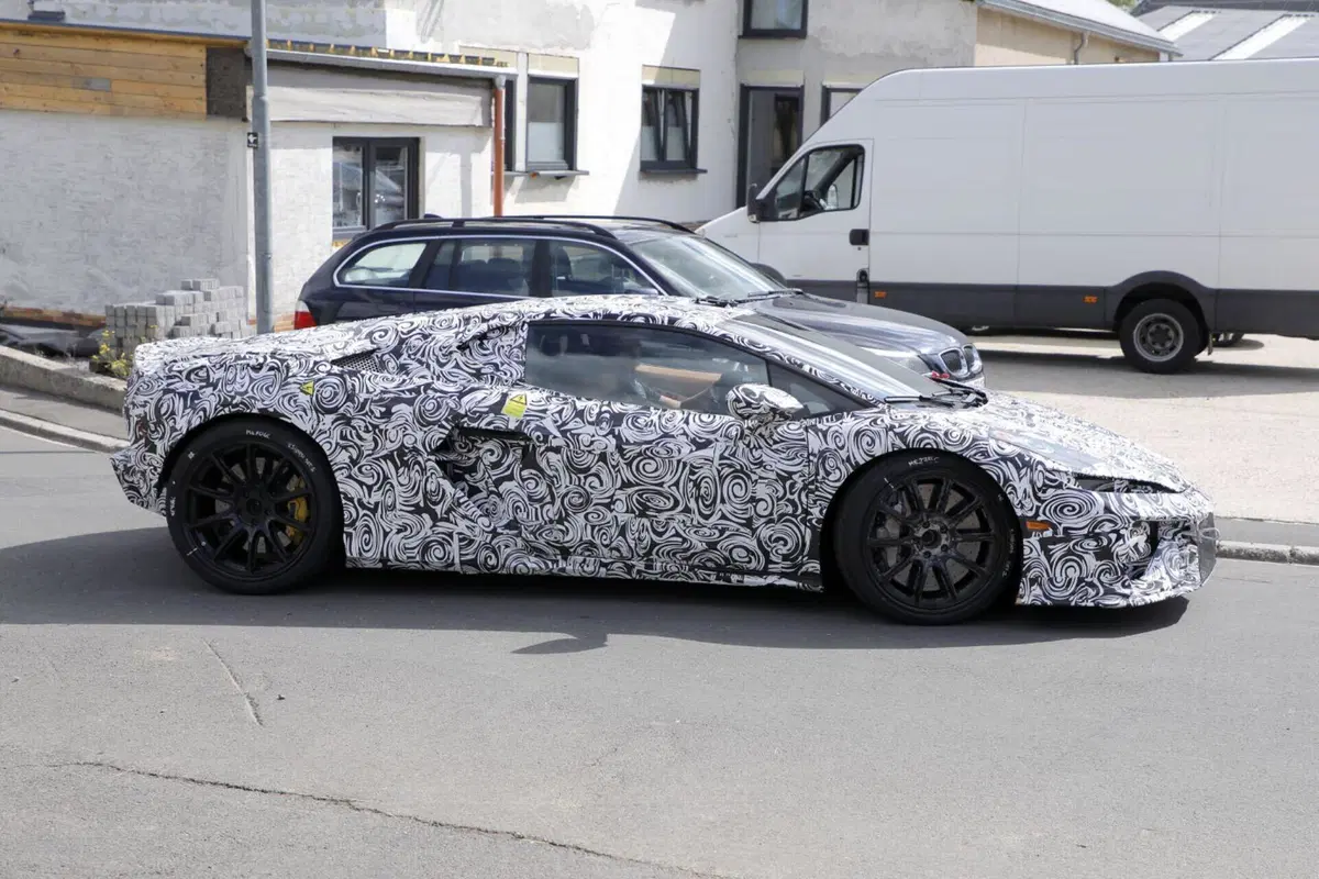 Lamborghini Huracan: ecco la sua erede, sarà ibrida e avrà 1.000 Cv [Foto Spia] (5)