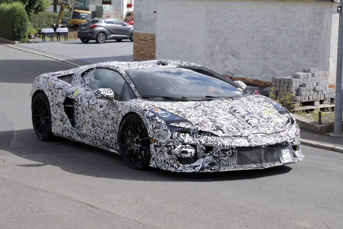Lamborghini Huracan: ecco la sua erede, sarà ibrida e avrà 1.000 Cv [Foto Spia] (6)