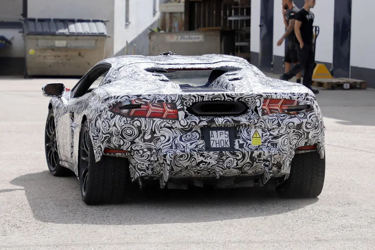Lamborghini Huracan: ecco la sua erede, sarà ibrida e avrà 1.000 Cv [Foto Spia] (7)