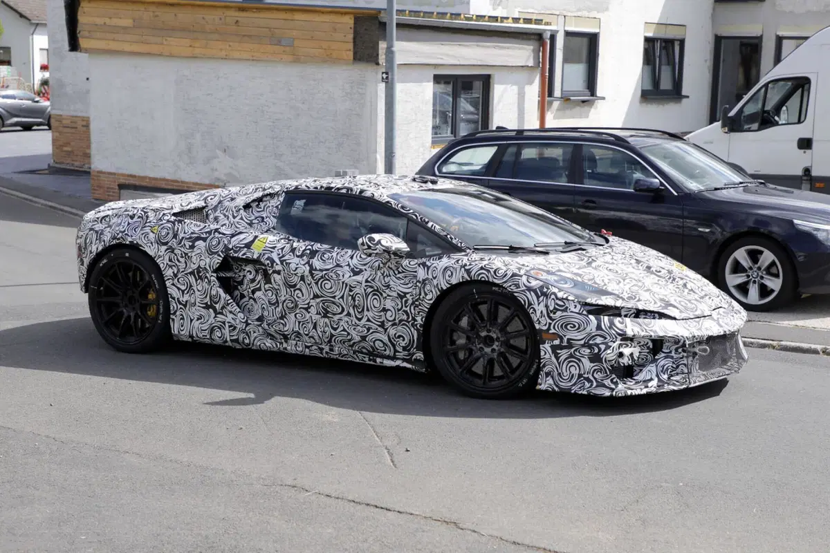 Lamborghini Huracan: ecco la sua erede, sarà ibrida e avrà 1.000 Cv [Foto Spia] (9)