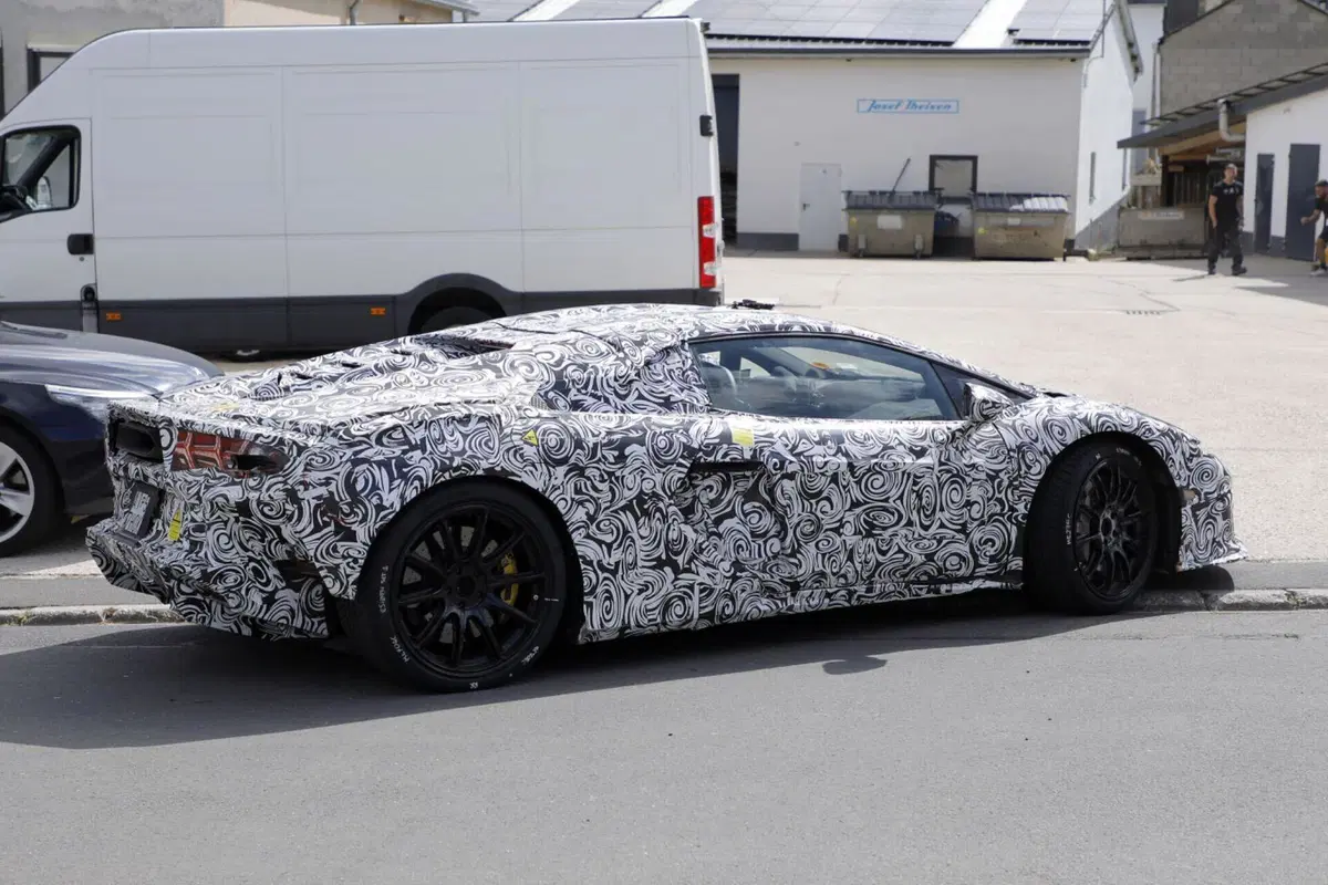Lamborghini Huracan: ecco la sua erede, sarà ibrida e avrà 1.000 Cv [Foto Spia] (10)