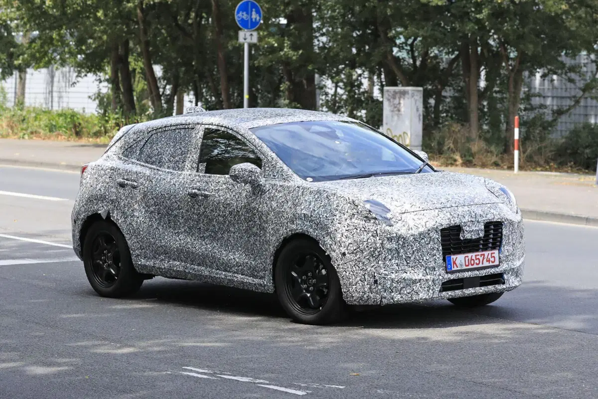 Ford Puma, nel 2024 nuovo facelift e nuova versione 100% elettrica [Foto Spia] (2)