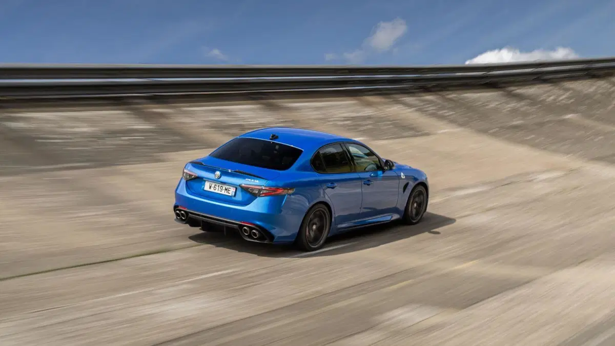 Alfa Romeo Giulia Quadrifoglio: motorizzazioni, allestimenti, optional e prezzi. Guida all’acquisto (3)