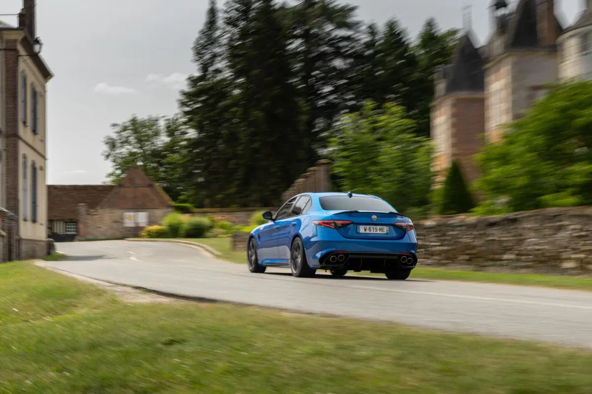 Alfa Romeo Giulia Quadrifoglio: motorizzazioni, allestimenti, optional e prezzi. Guida all’acquisto (8)