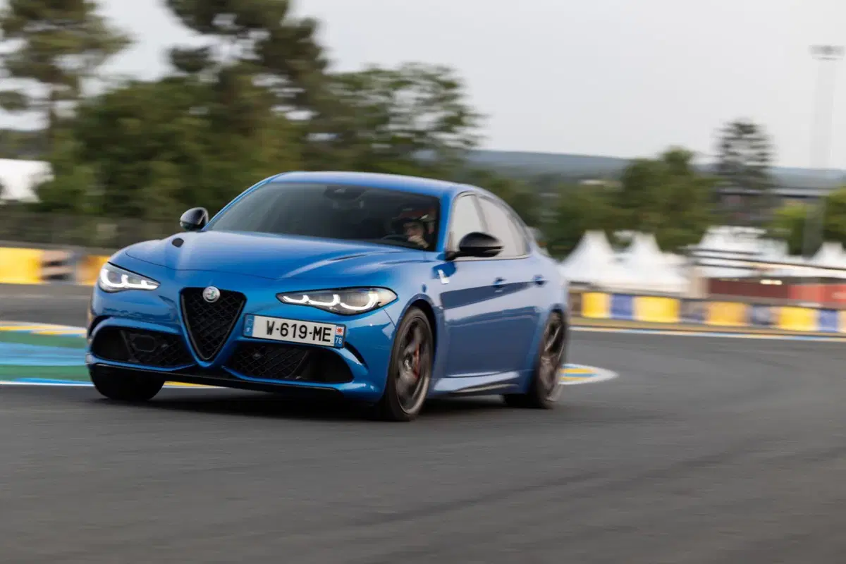 Alfa Romeo Giulia Quadrifoglio: motorizzazioni, allestimenti, optional e prezzi. Guida all’acquisto (11)