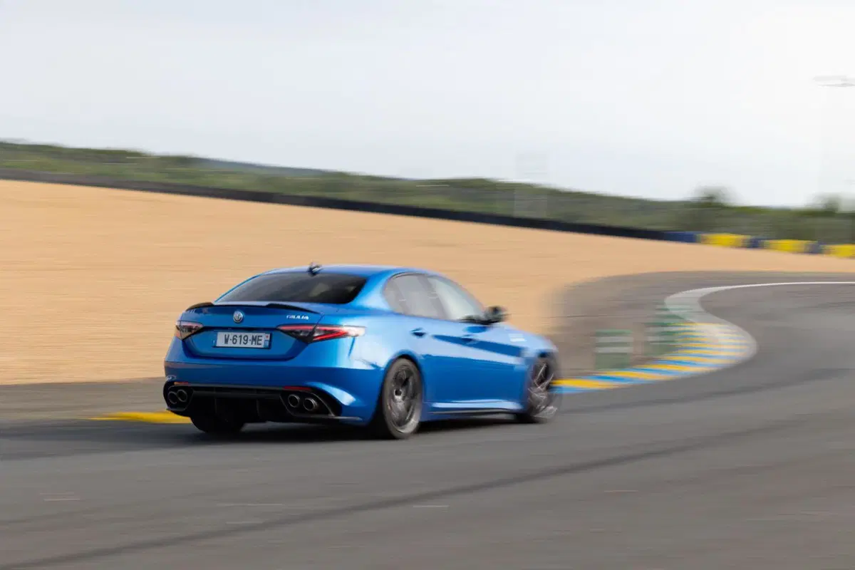 Alfa Romeo Giulia Quadrifoglio: motorizzazioni, allestimenti, optional e prezzi. Guida all’acquisto (20)