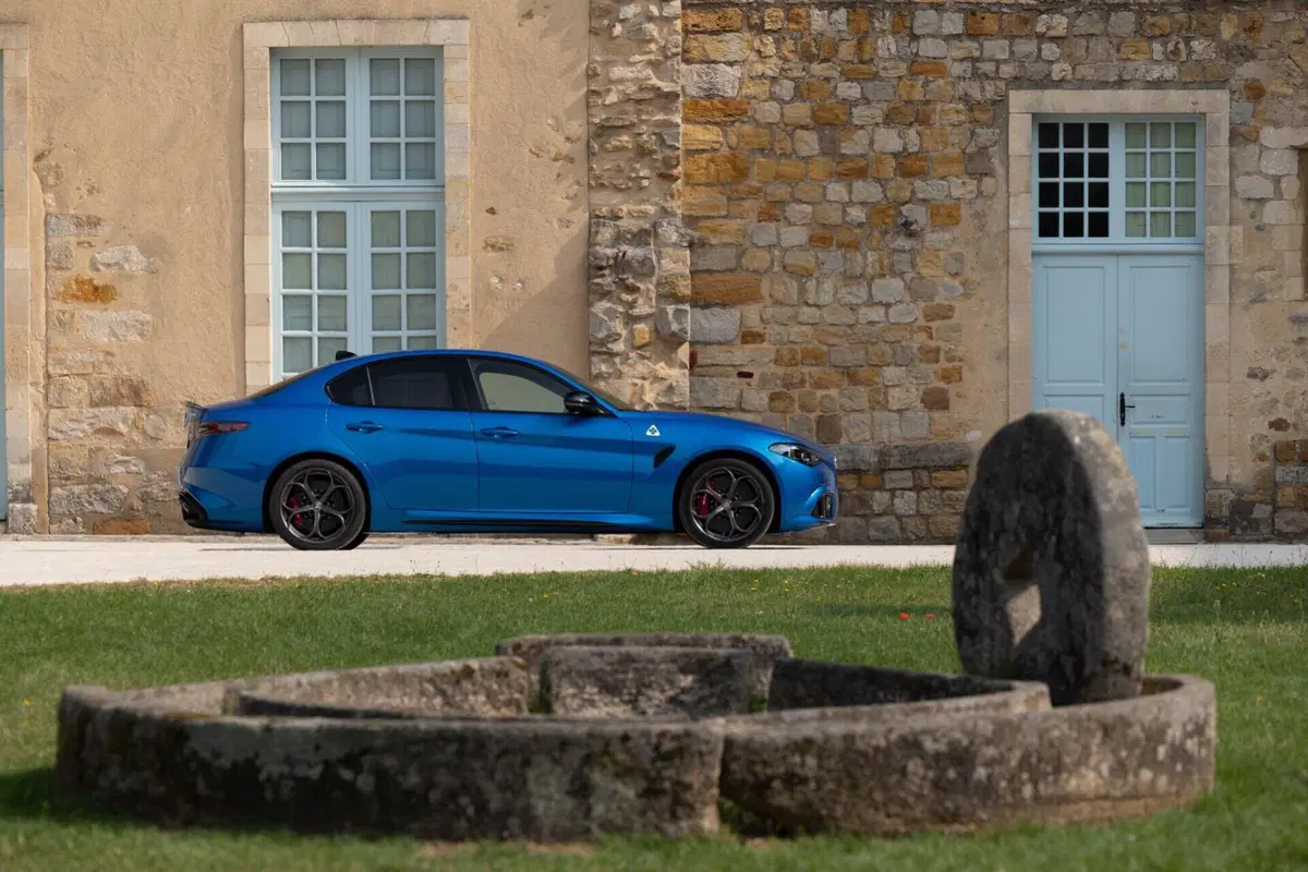Alfa Romeo Giulia Quadrifoglio: motorizzazioni, allestimenti, optional e prezzi. Guida all’acquisto (21)