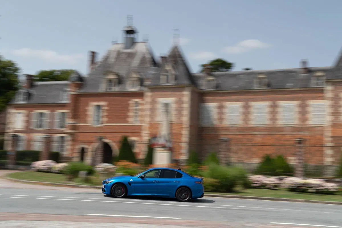 Alfa Romeo Giulia Quadrifoglio: motorizzazioni, allestimenti, optional e prezzi. Guida all’acquisto (22)