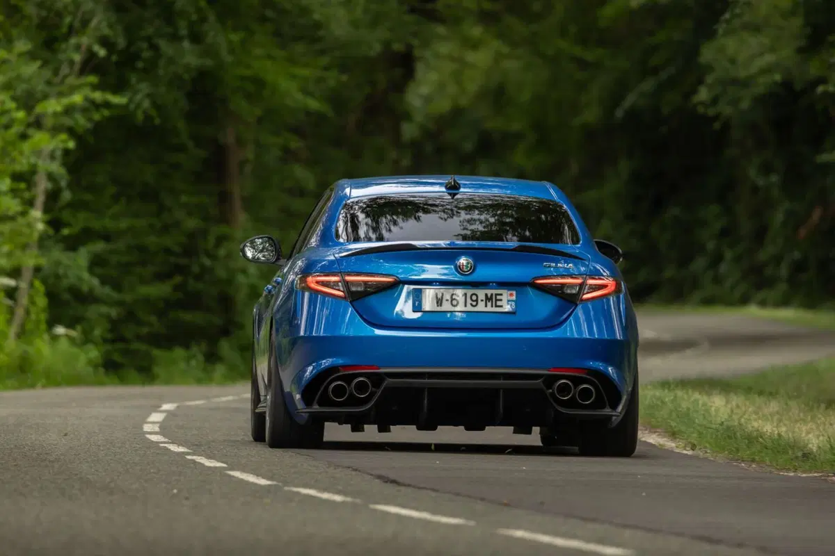 Alfa Romeo Giulia Quadrifoglio: motorizzazioni, allestimenti, optional e prezzi. Guida all’acquisto (28)