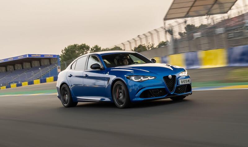 Alfa Romeo Giulia Quadrifoglio: motorizzazioni, allestimenti, optional e prezzi. Guida all&rsquo;acquisto