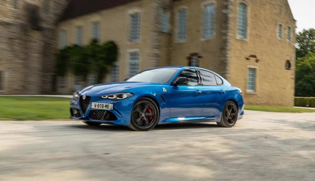 Alfa Romeo Giulia Quadrifoglio 2023 (2)