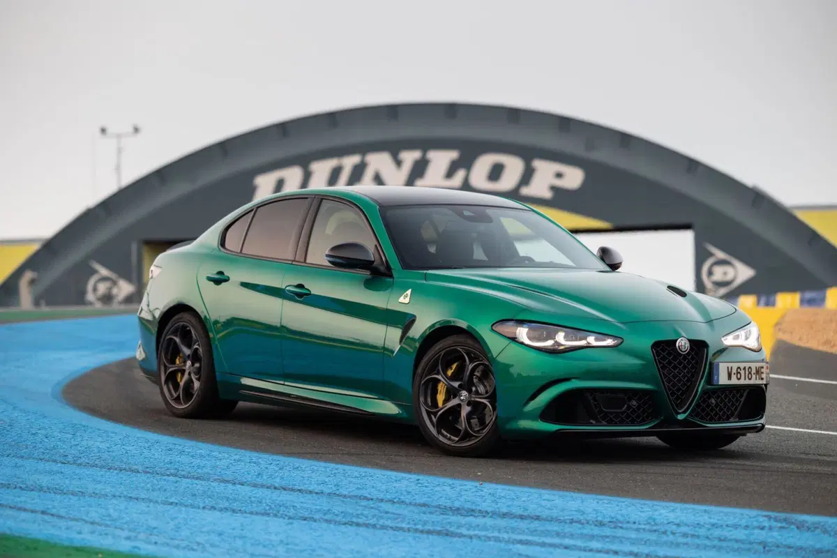 Alfa Romeo Giulia Quadrifoglio 2023 (5)