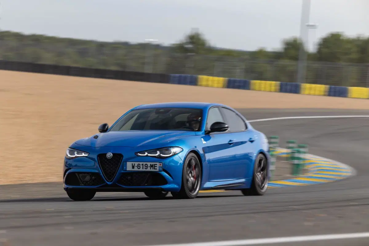 Alfa Romeo Giulia Quadrifoglio 2023 (9)