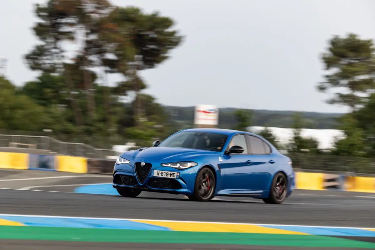 Alfa Romeo Giulia Quadrifoglio 2023 (10)