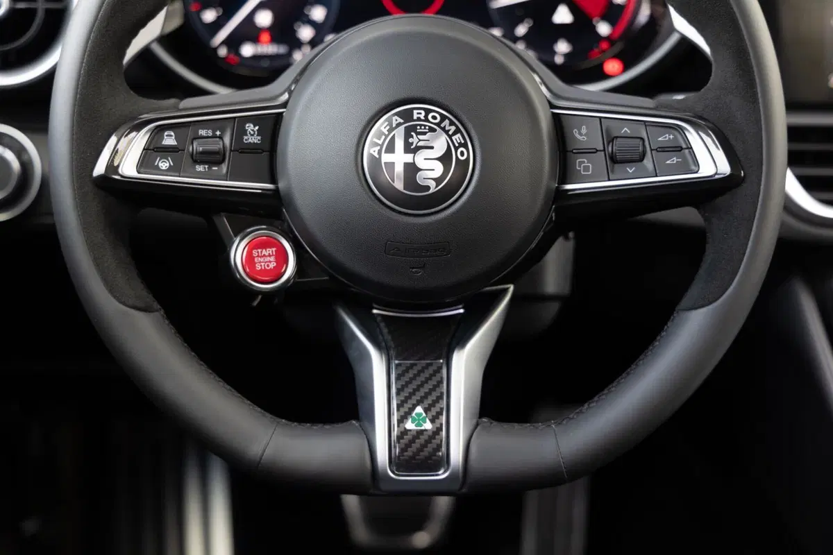 Alfa Romeo Giulia Quadrifoglio 2023 (15)