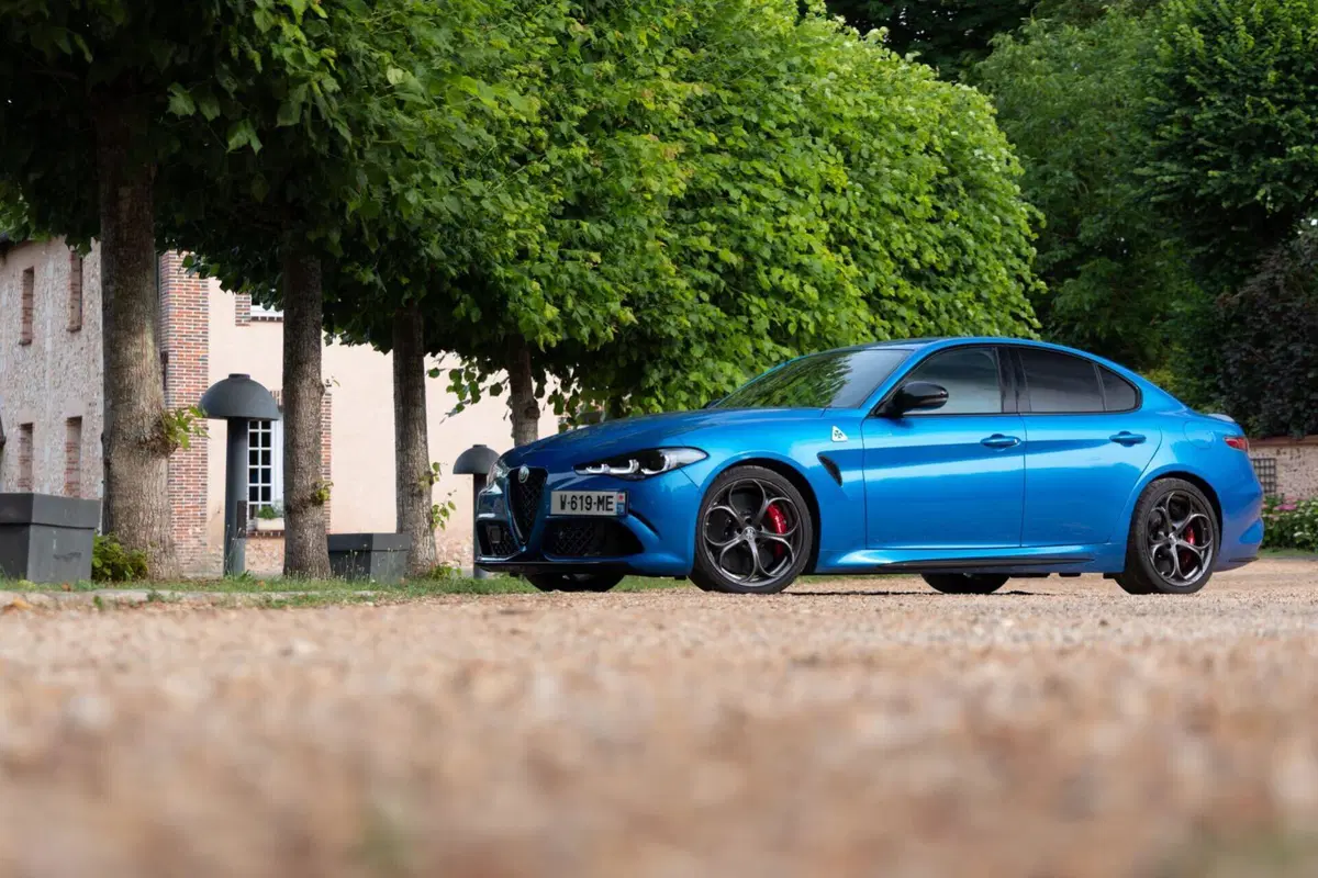 Alfa Romeo Giulia Quadrifoglio 2023 (19)