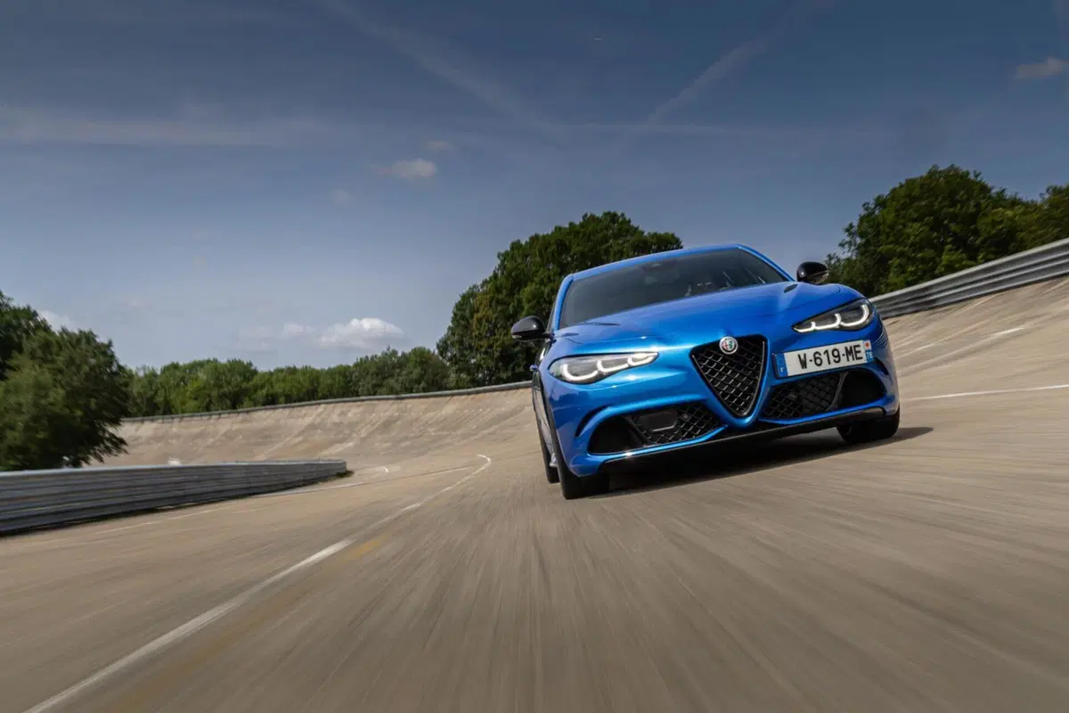 Alfa Romeo Giulia Quadrifoglio 2023 (23)