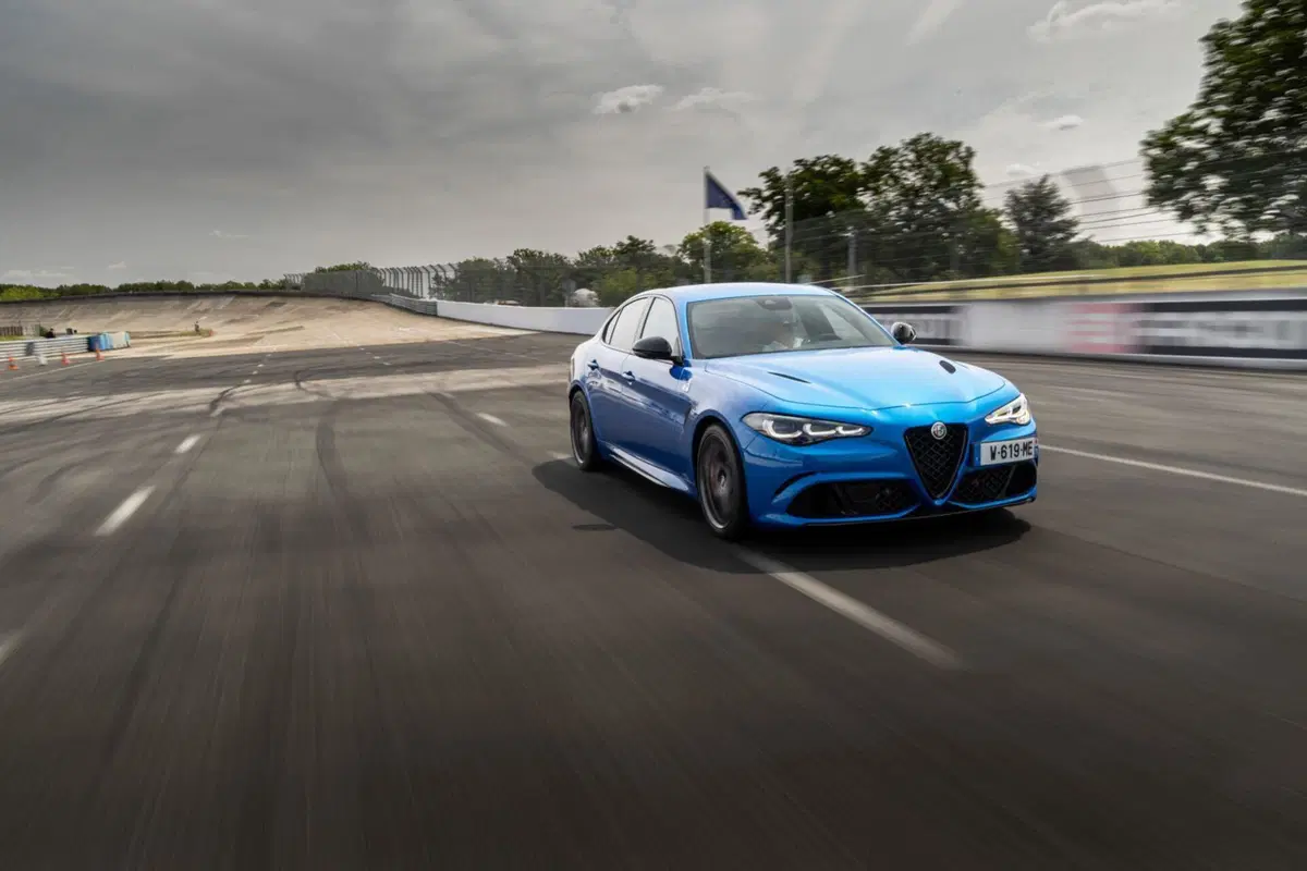 Alfa Romeo Giulia Quadrifoglio 2023 (24)