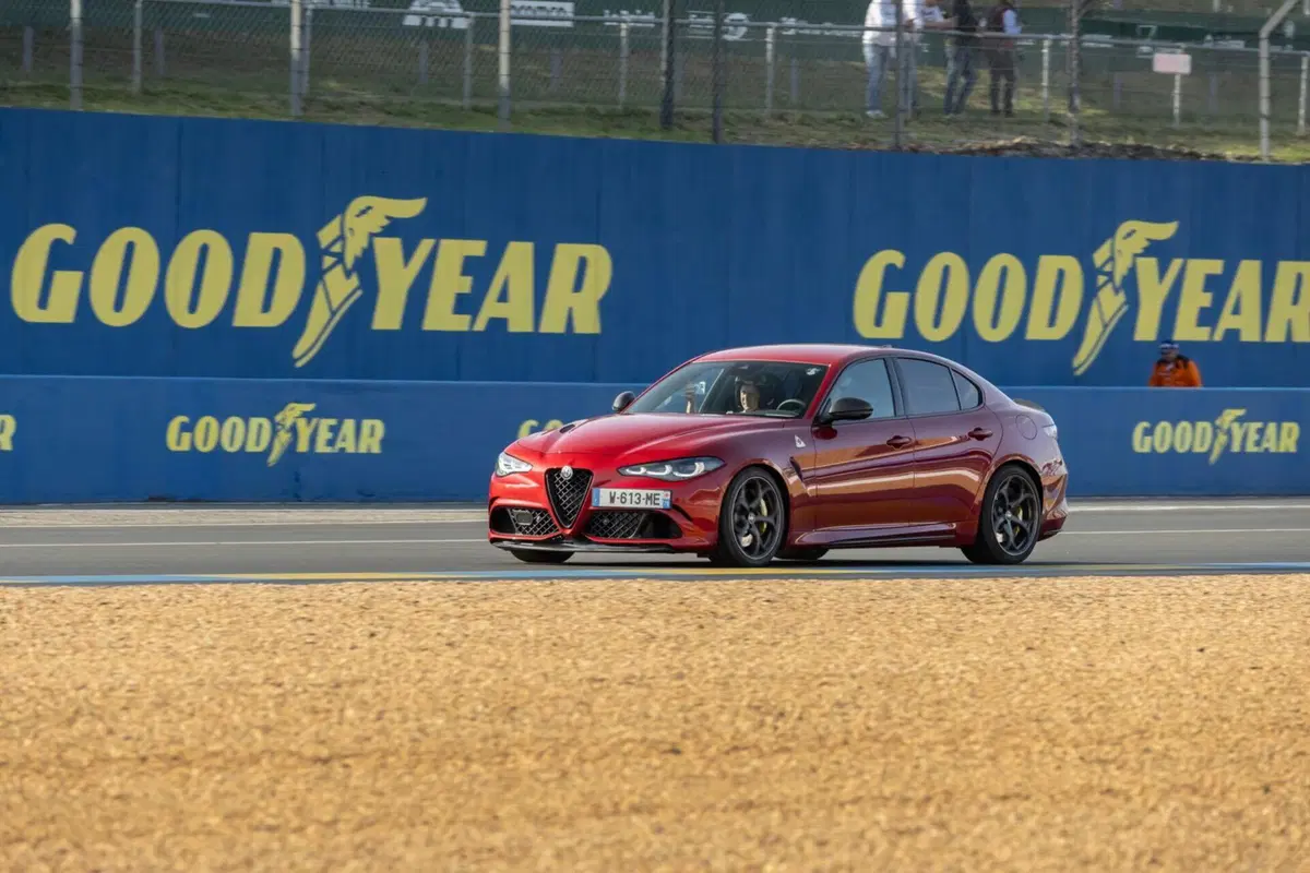 Alfa Romeo Giulia Quadrifoglio 2023 (27)