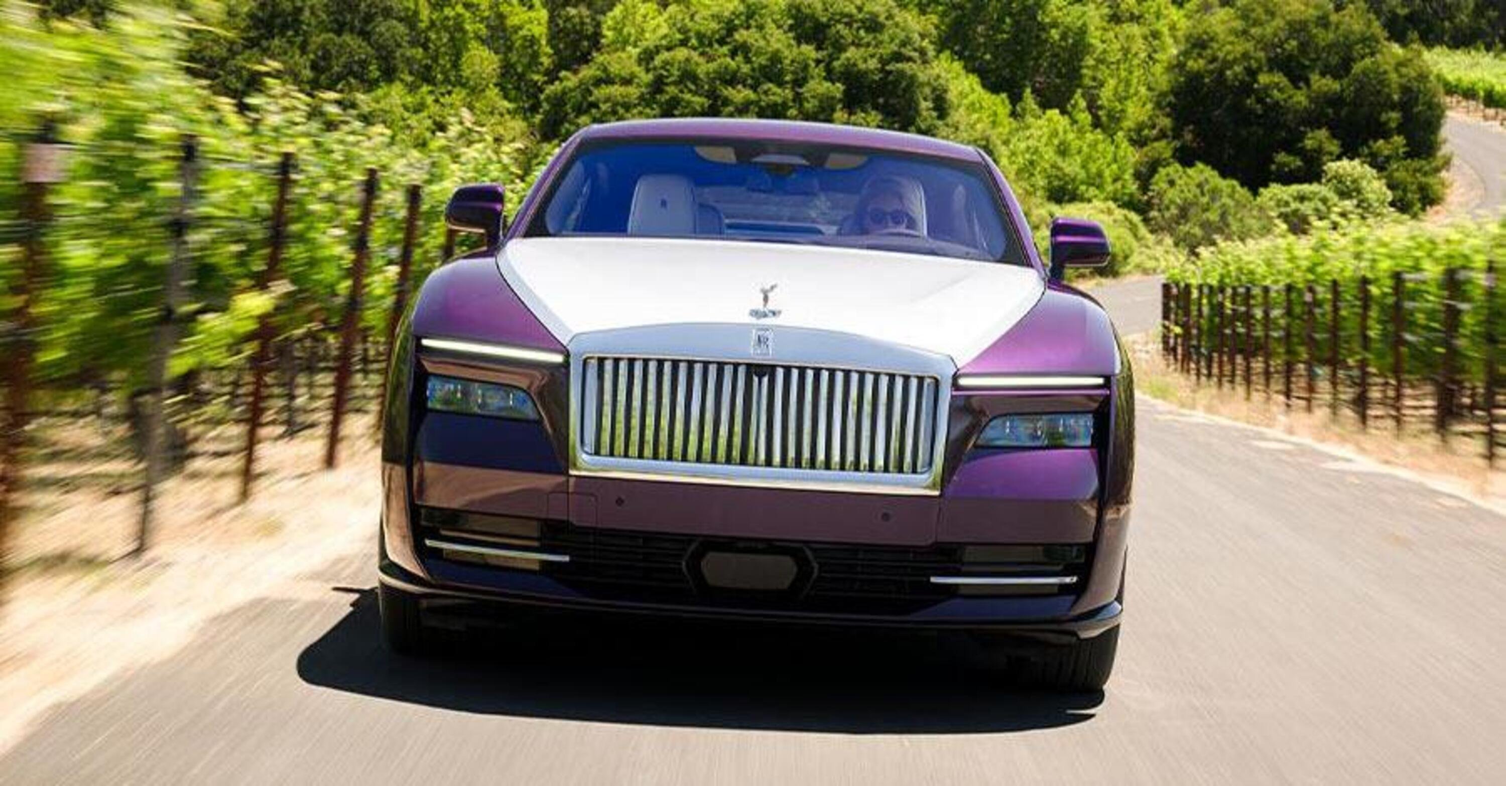Rolls Royce Spectre elettrica: a 23 anni se ne compra 2 (a Doha) 