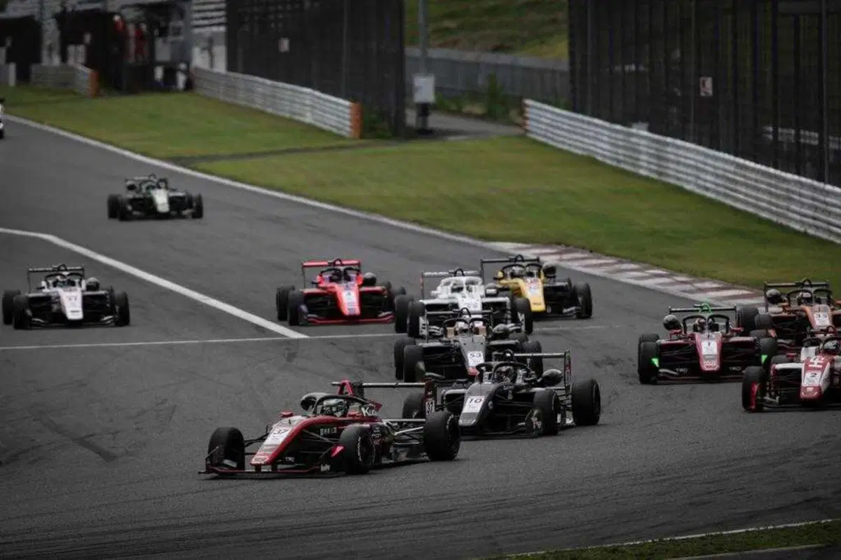 Superformula Light. Enzo Trulli: Bis al Fuji in gara 3 dalla pole alla vittoria e giro veloce (19)