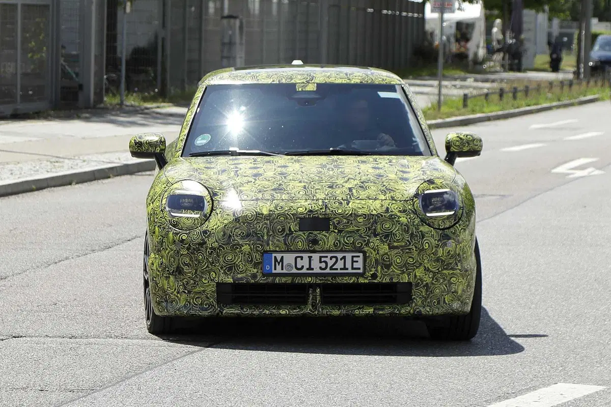 Mini: La John Cooper Works elettrica è in strada [Foto Spia]
